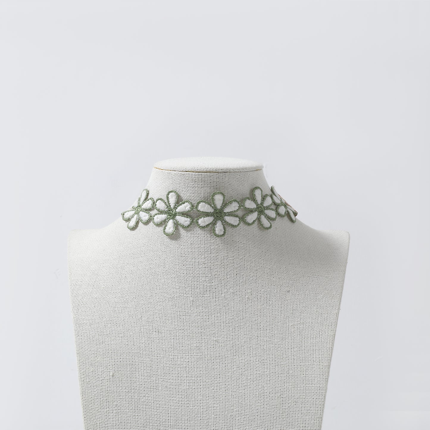 Green & White Embroidered Flower Choker Necklace