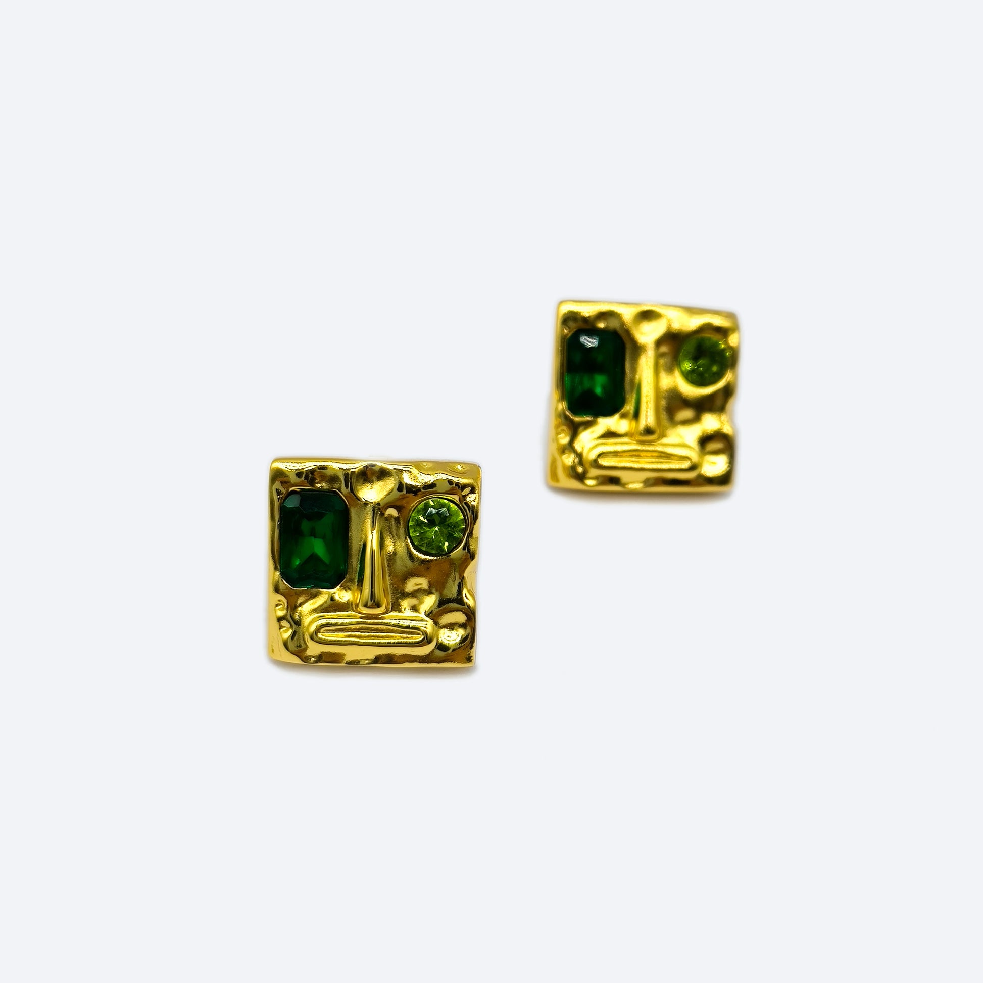 Gold plated face earring with emerald stone