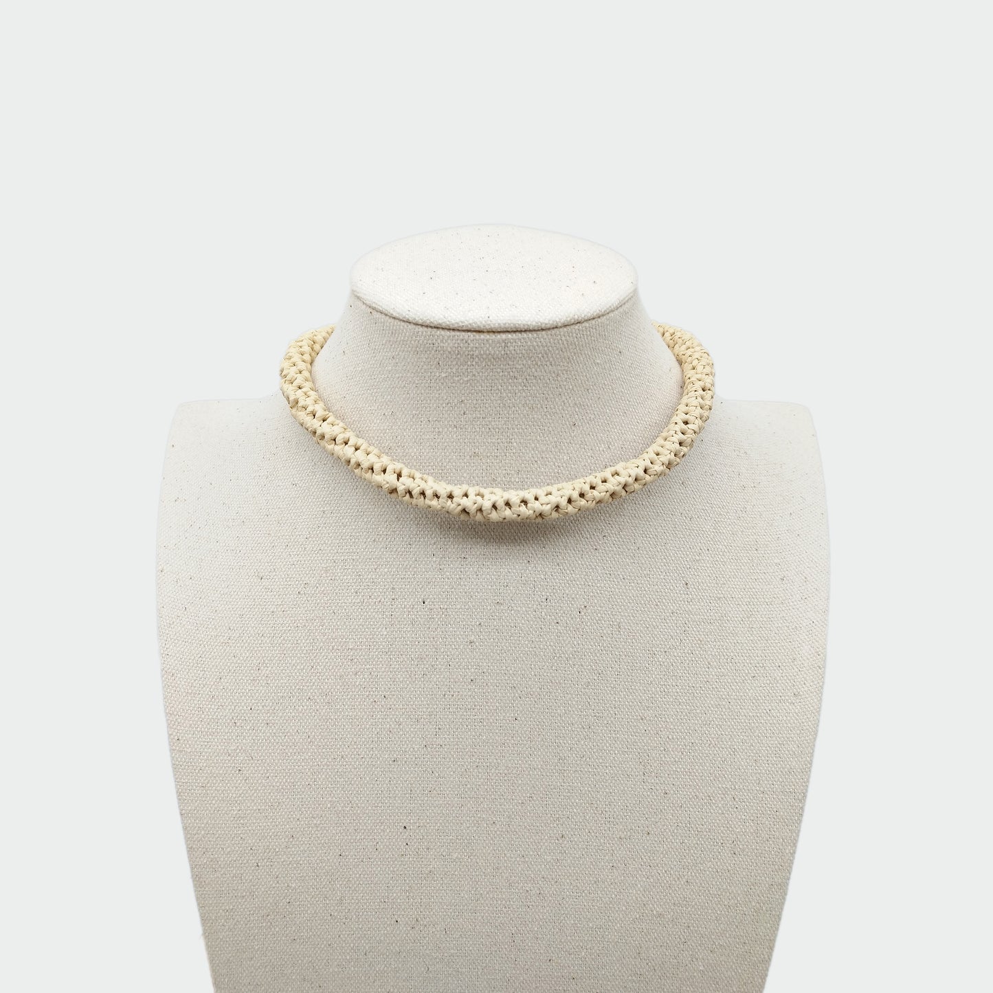 Twist choker necklace with beige raffia