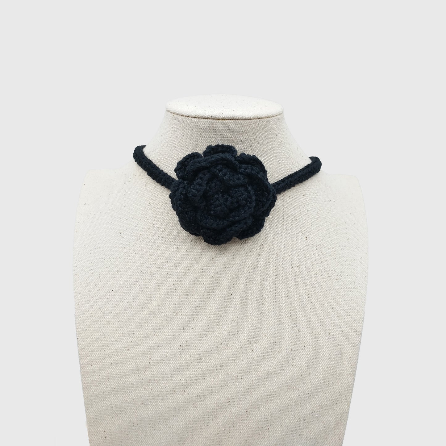 Black necklace flower 