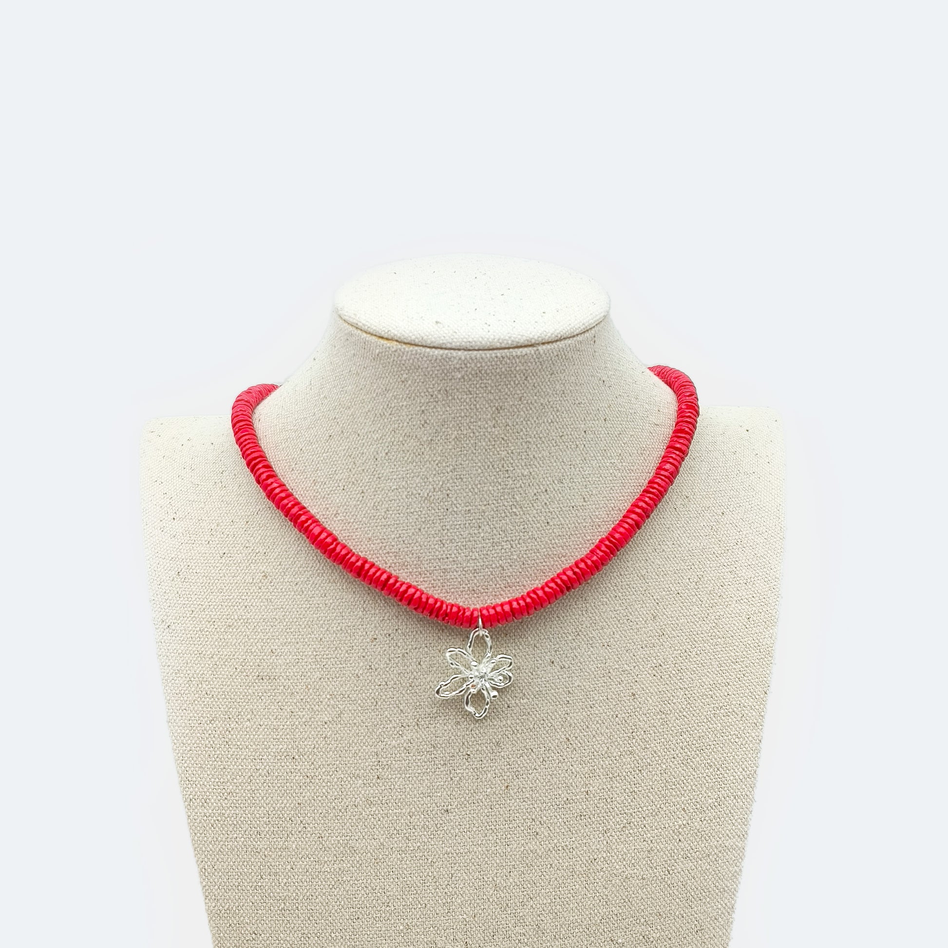 Red bead silver plated flower pendant necklace