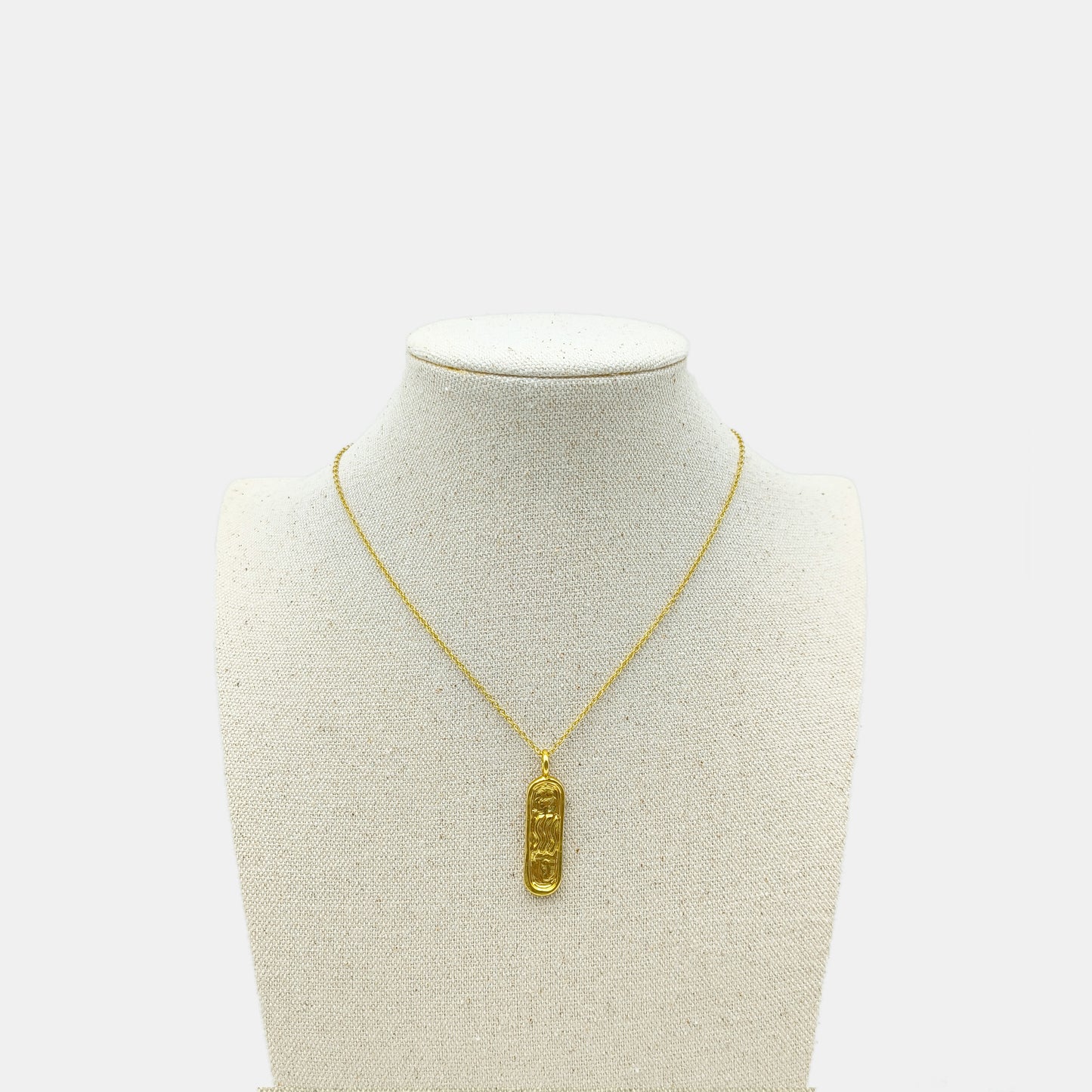 Gold pendant chain necklace