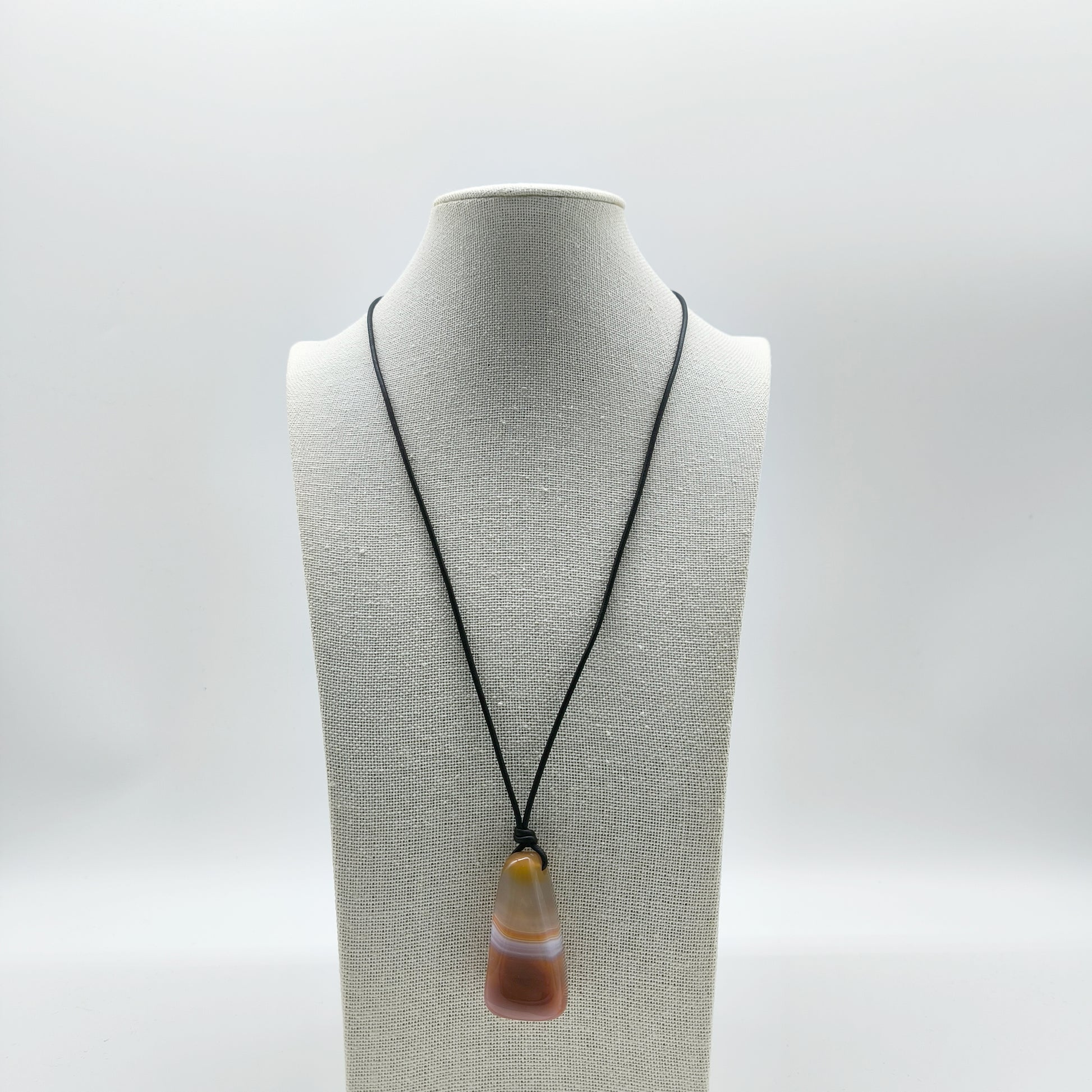 Raw Agate Pendant Necklace – Earthy Tones & Leather Knot Detail