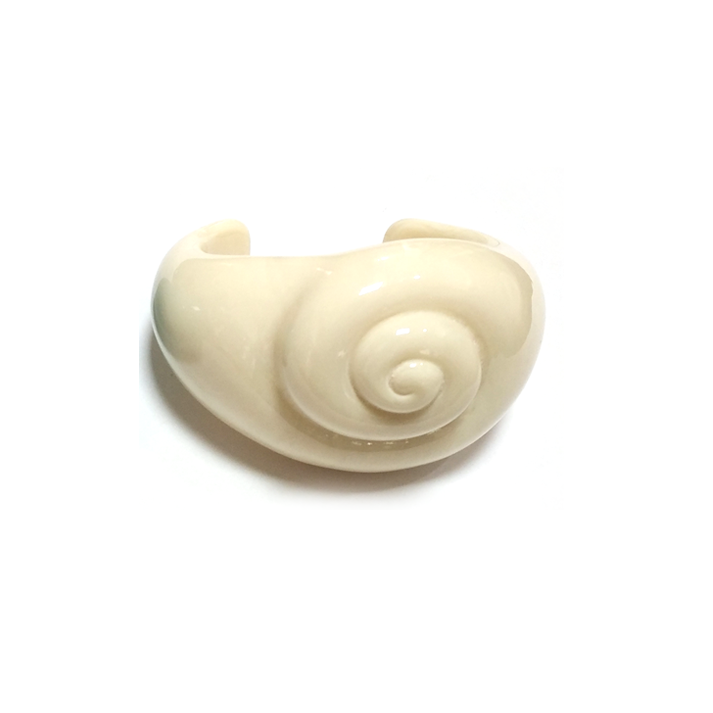 Cream - colored Snail - shaped Resin Bracelet