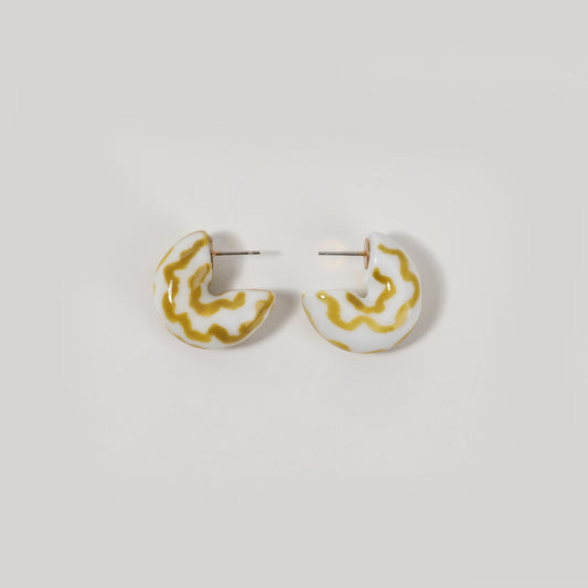 Gold-and-White Wavy Ceramic C-shaped Stud Earrings