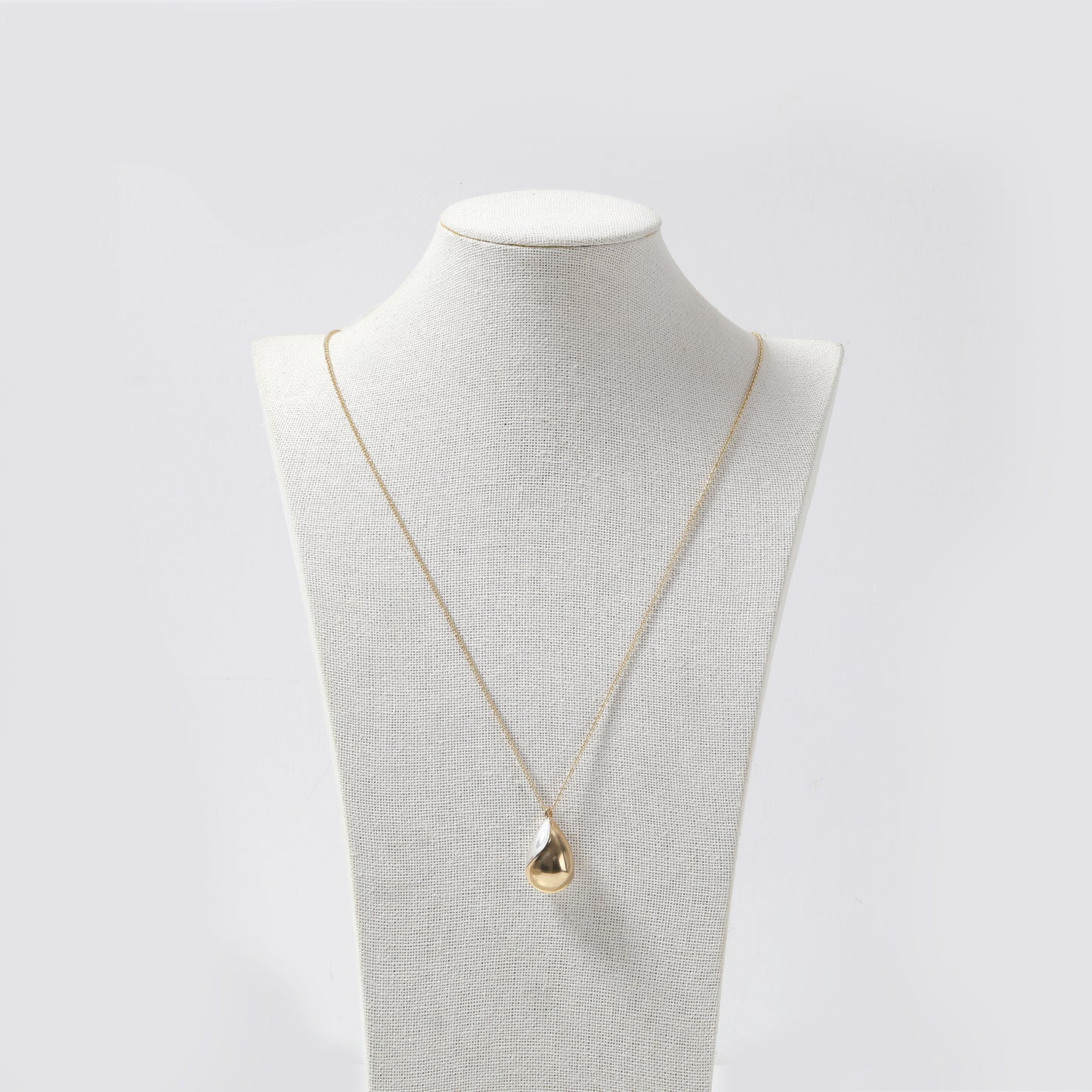 Gold Thin Chain & Teardrop Pendant Necklace