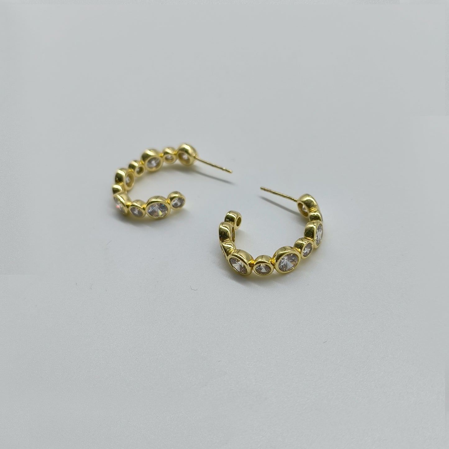 Medium Gold Oval Hoops with Zirconia – Polished Brass Earrings
