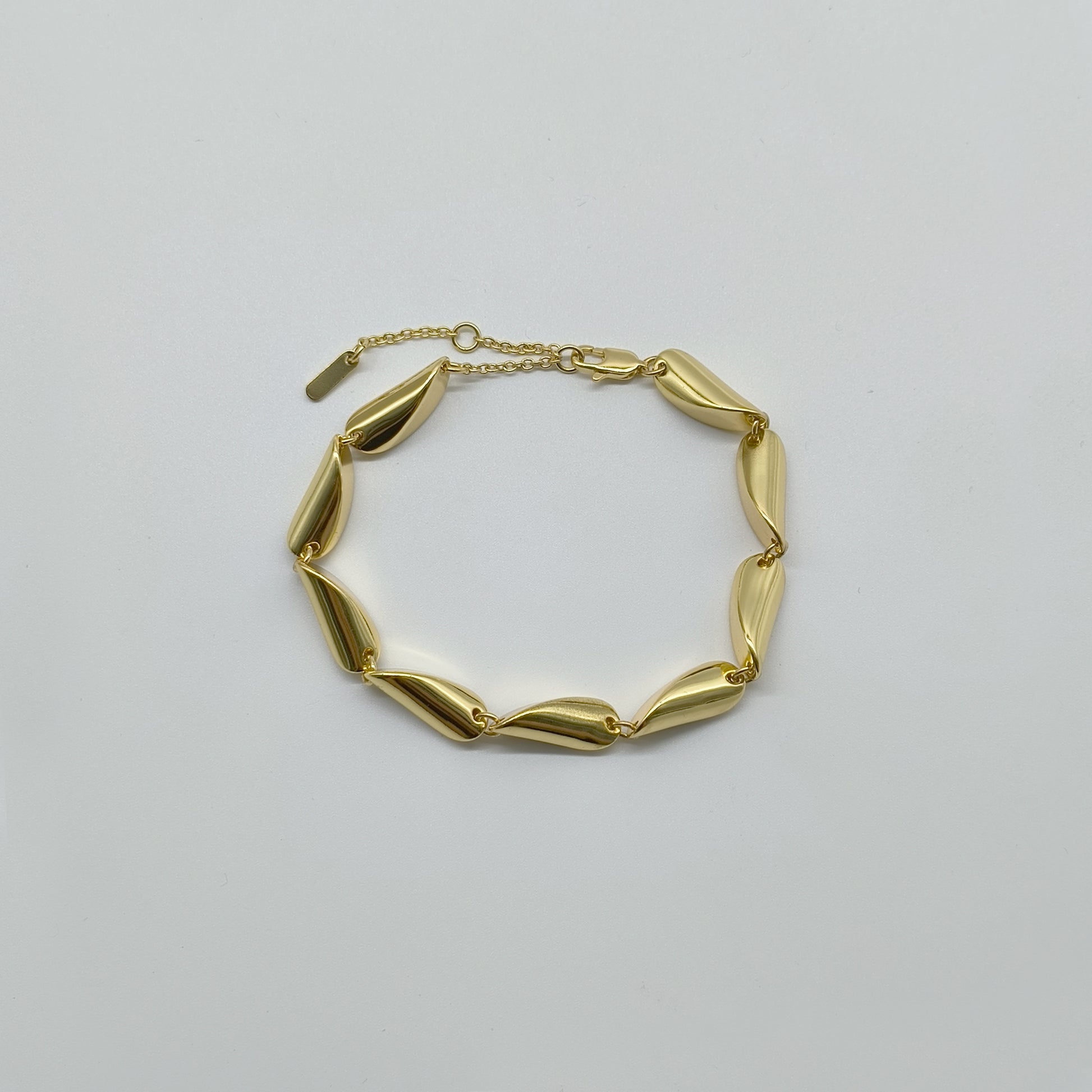 Modern Twisted Gold Bracelet – Statement Chain for Women