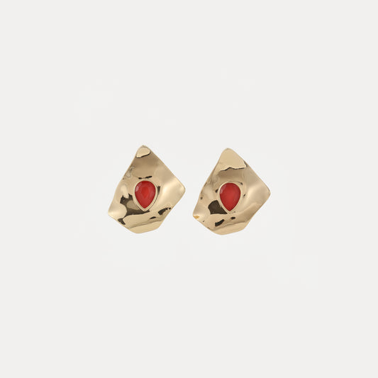 Gold hammered diamond-shaped with red teardrop crystal stud earrings