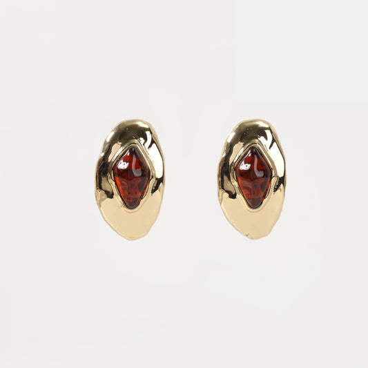 Gold organic-shaped stud earring with amber-colored stone