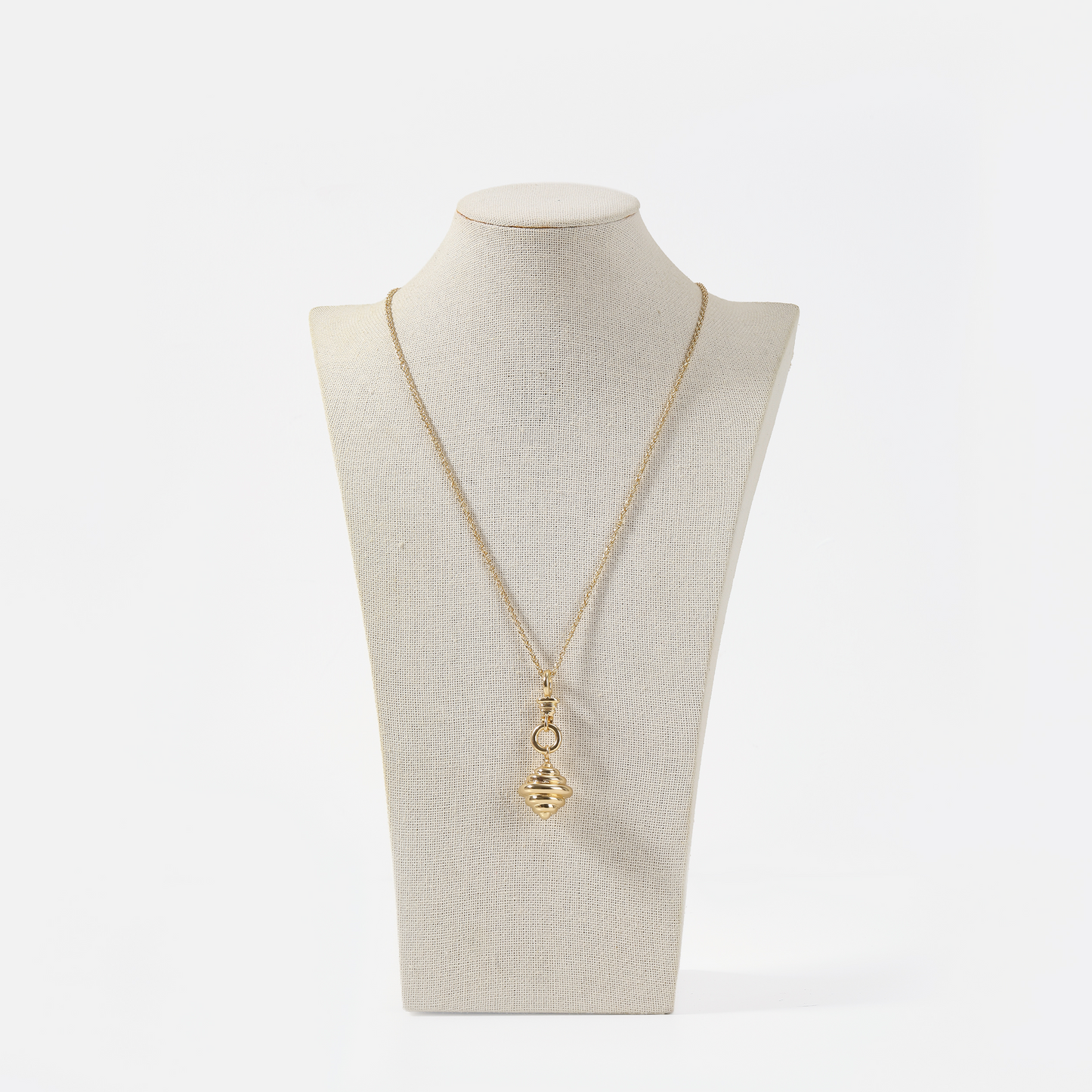 Gold ridged top pendant chain necklace