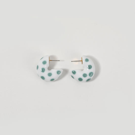 Green-and-White Polka-dot Ceramic C-shaped Stud Earrings