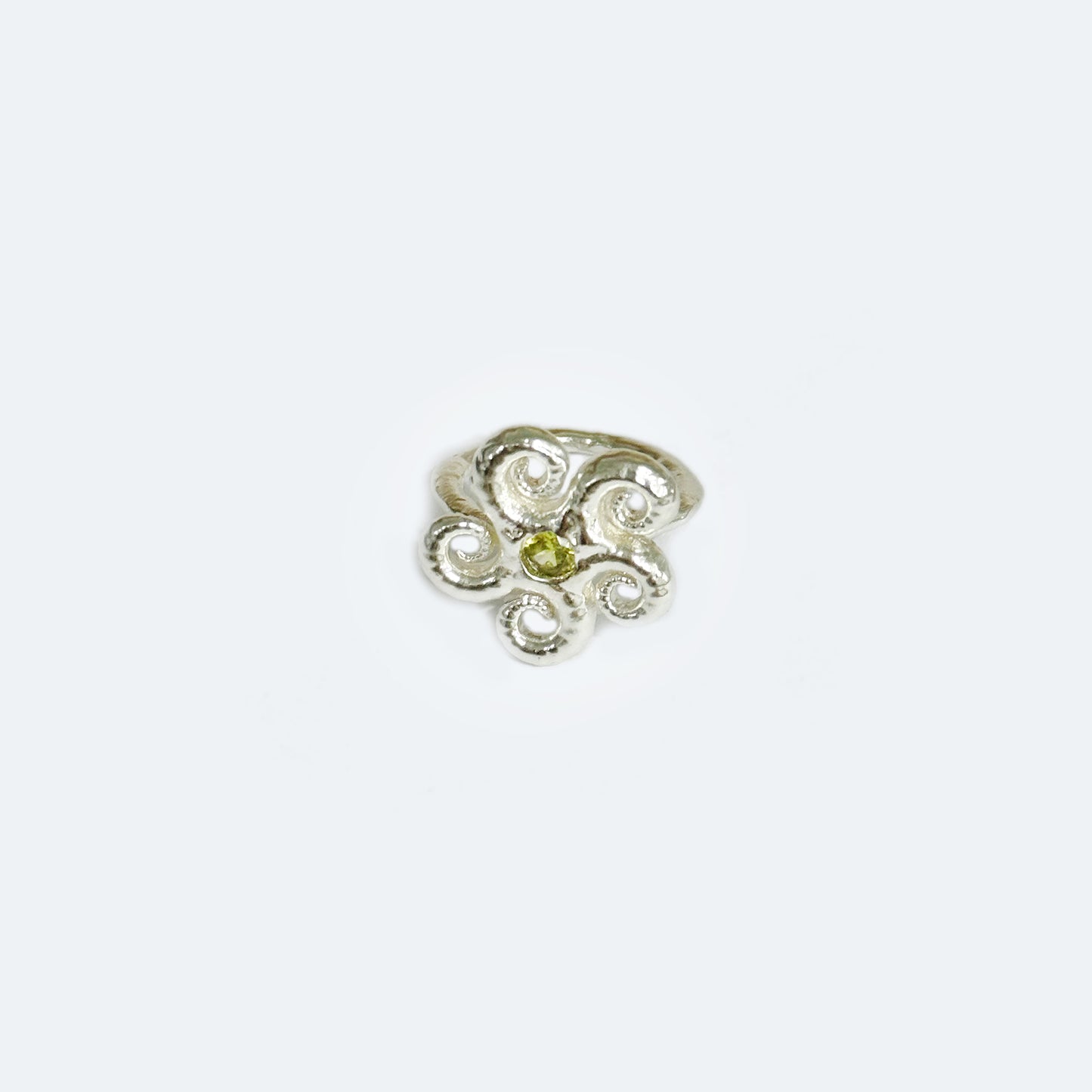 Silver plating flower ring with green stone