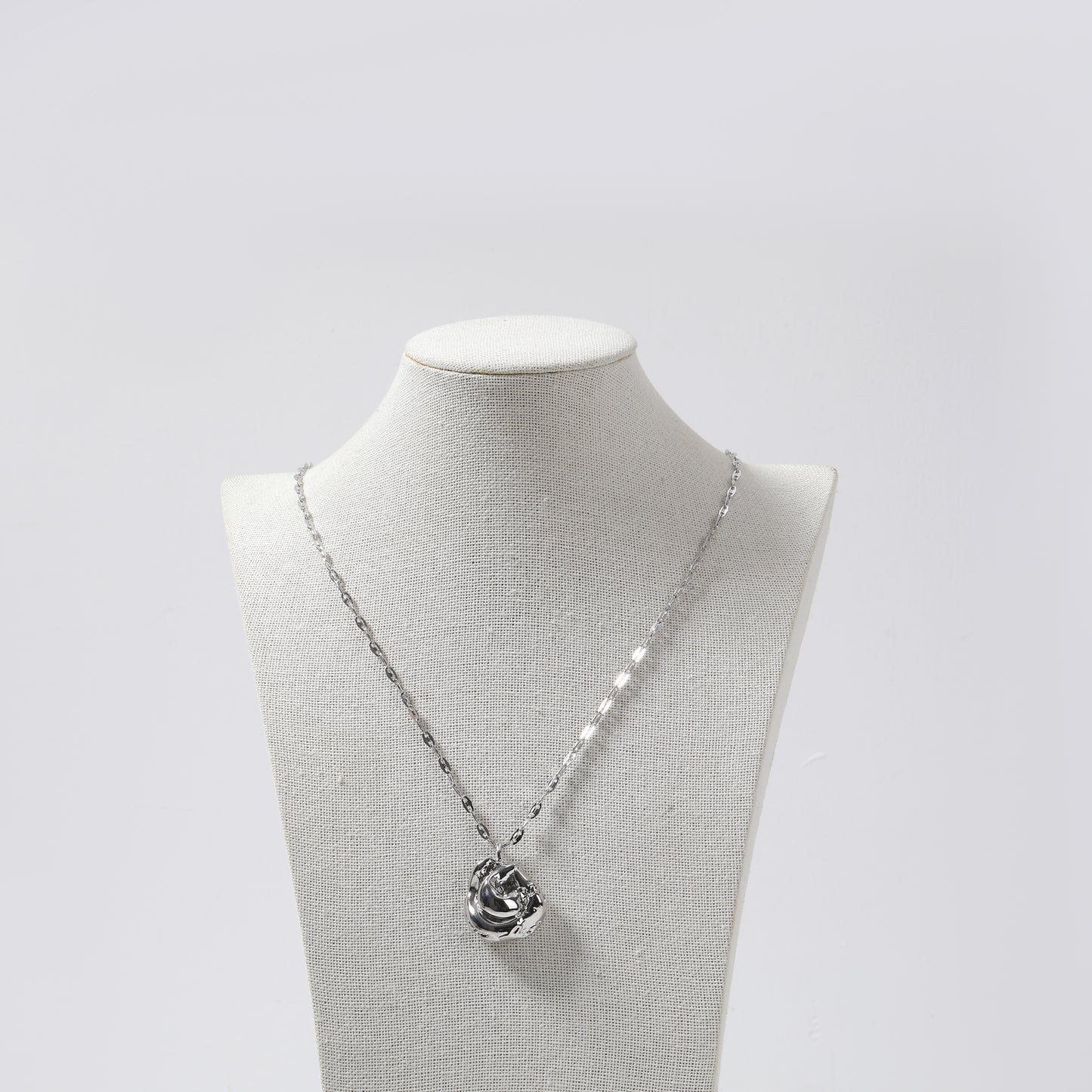 Silver Small Sculptural Pendant Paperclip Chain Necklace