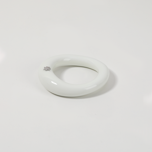 White-Glossy Oval Closed Bracelet with Star Detail