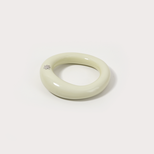 White-Glossy Round Closed Bracelet