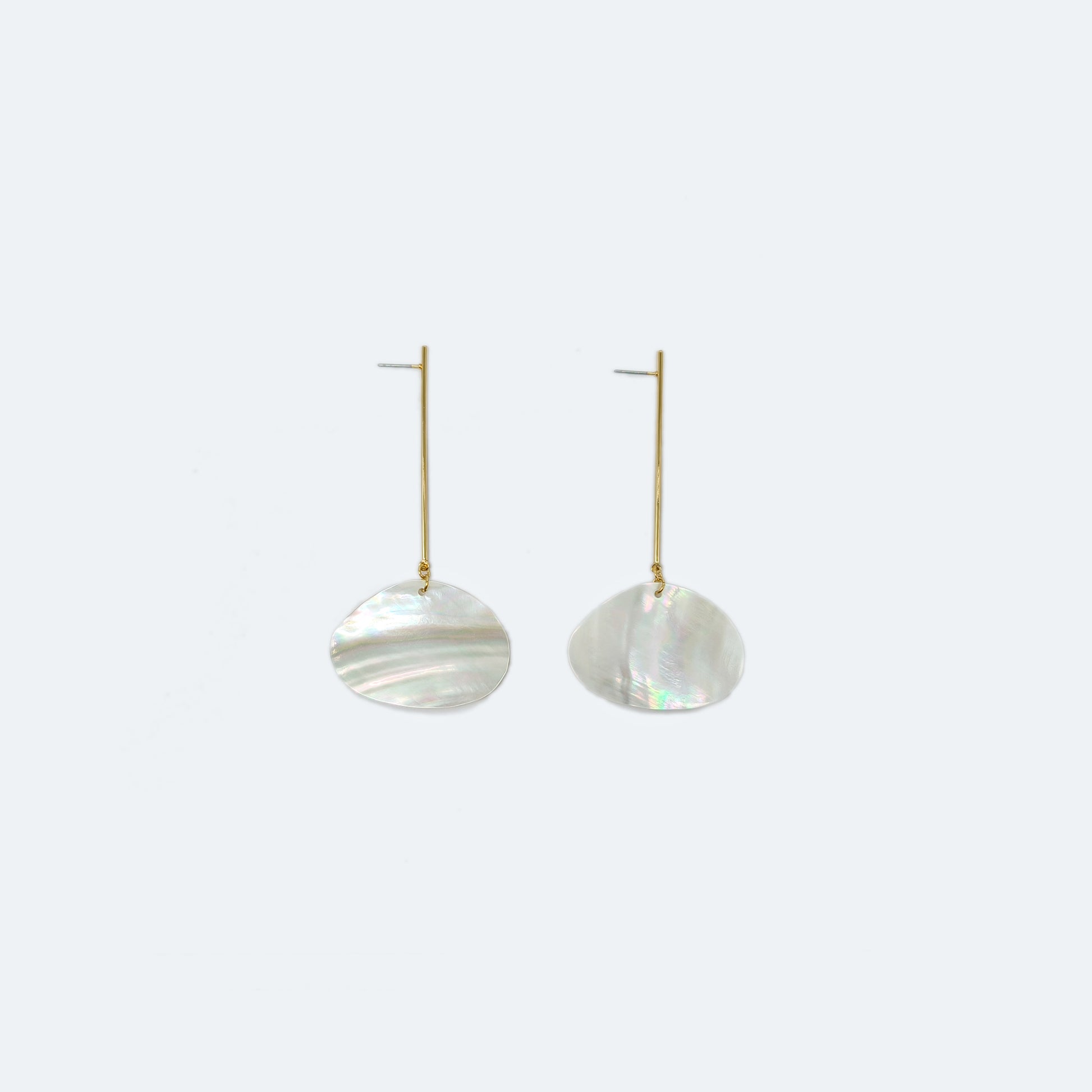 Mother of pearl dangle earring