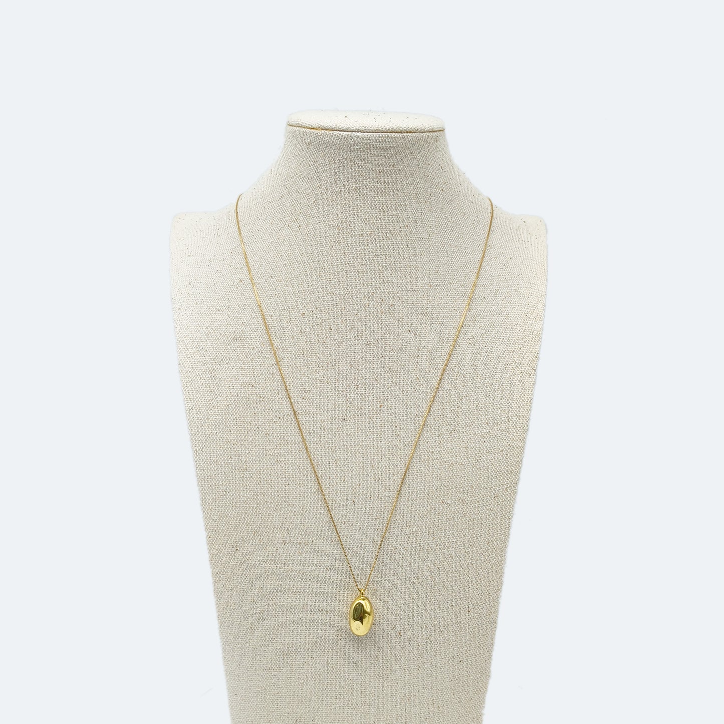 Gold oval pendant necklace