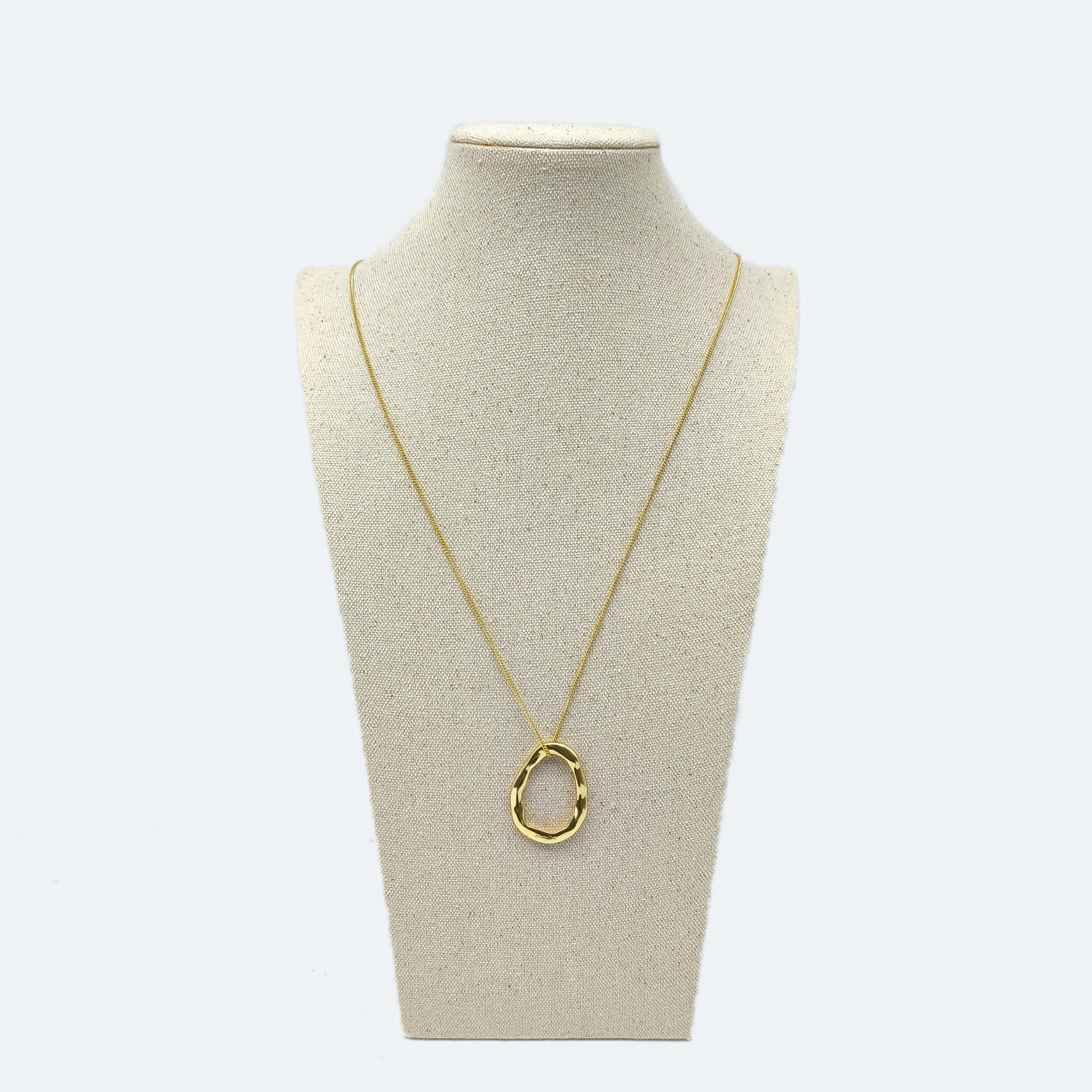 Gold basic textured oval pendant necklace